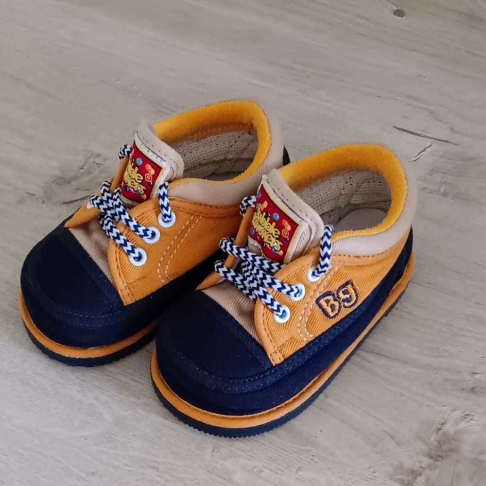 - - SUPER CUTE INFANT/TODDLER SHOES NWOT